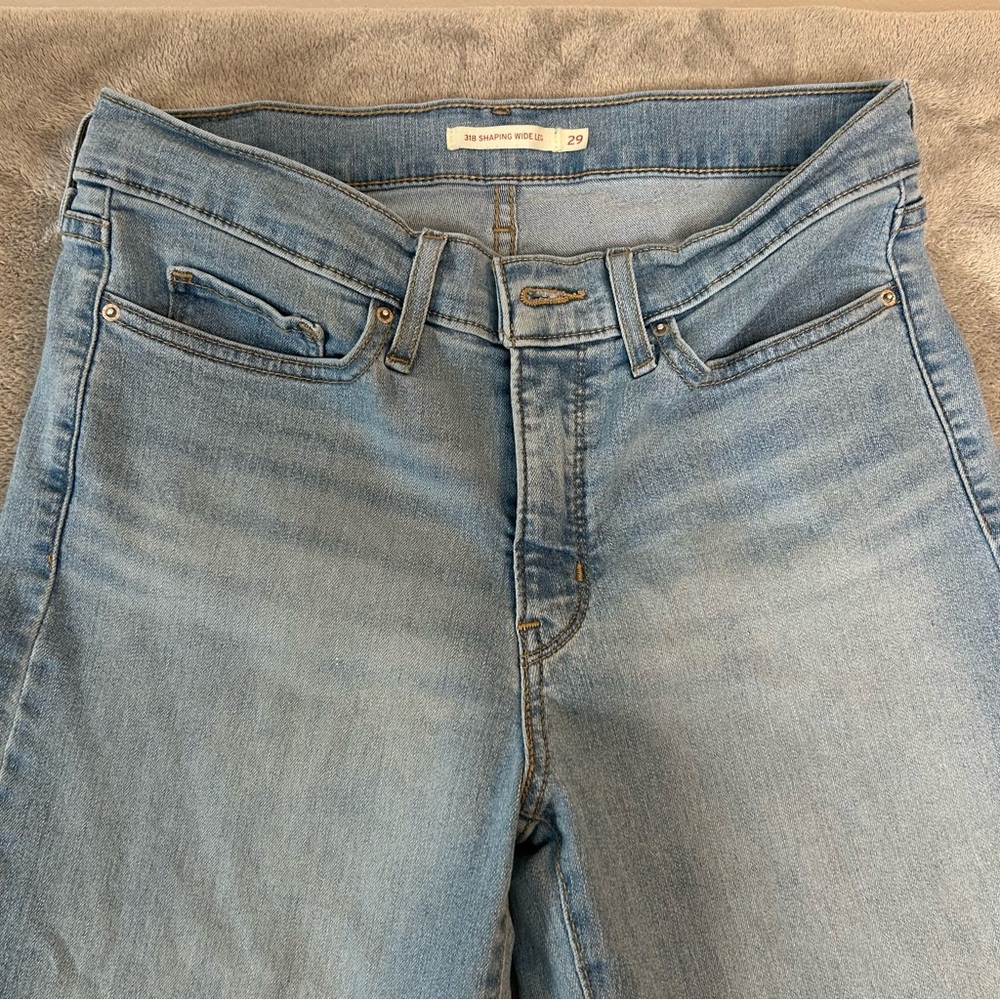 Levi’s 318 SHAPING WIDE LEG WOMEN'S JEANS Light Wash Color Blue Size 29 - Picture 16 of 16